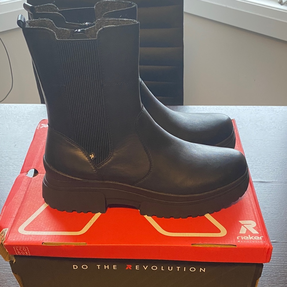 Ladies Rieker Black Fleece-Lined Boots, new, great grip, leather & versatile